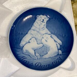 BING & GRØNDAHL Copenhagen Porcelain Polar Bear Mothers Day Plate 1974 9374